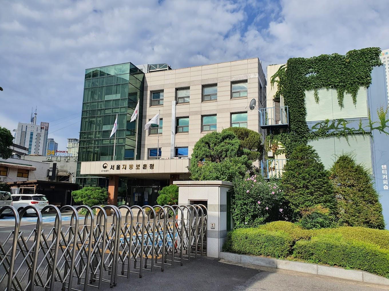 A某前往首爾龍山區首爾地方報勳處向值勤警方自首。（圖／翻攝自Google地圖）