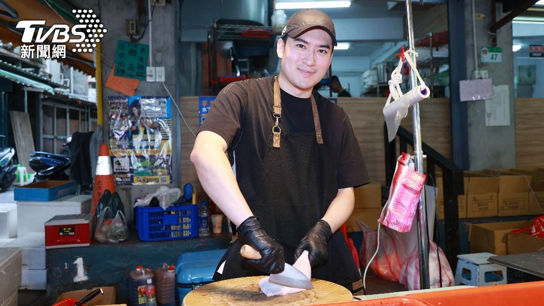 沈建宏今(20)日到草埔市場擺攤。(圖/黃城碩攝)