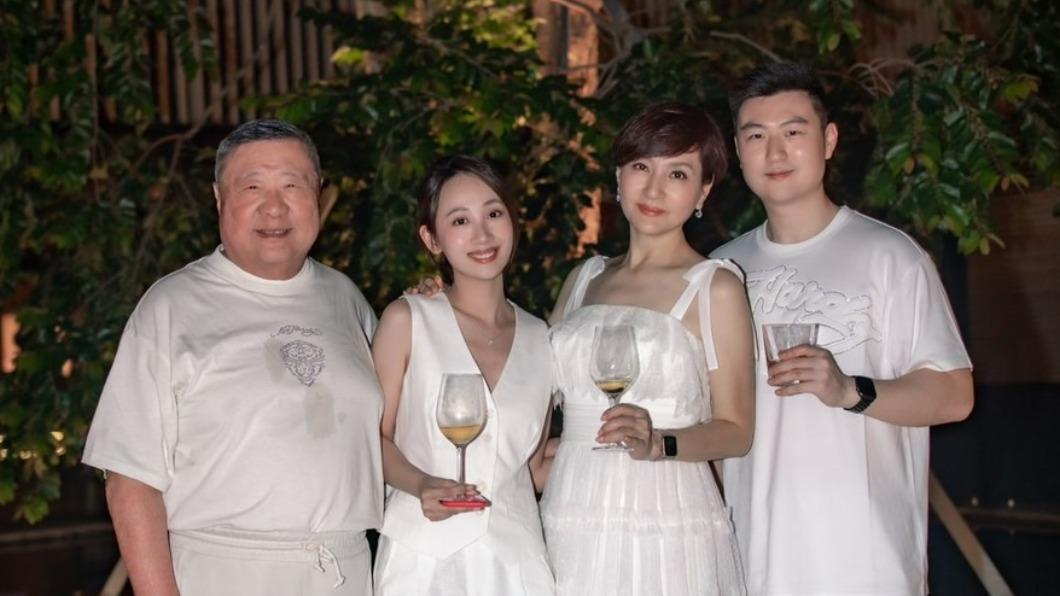 「最美主持」方芳芳將升格婆婆!獨子6月娶妻 超美媳婦正面曝光