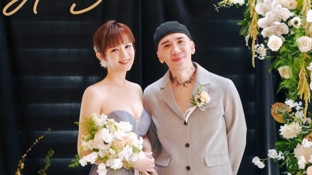 恭喜！作家H娶迪化街名門前媳婦　婚宴照曝光「風雨都放諸腦後」