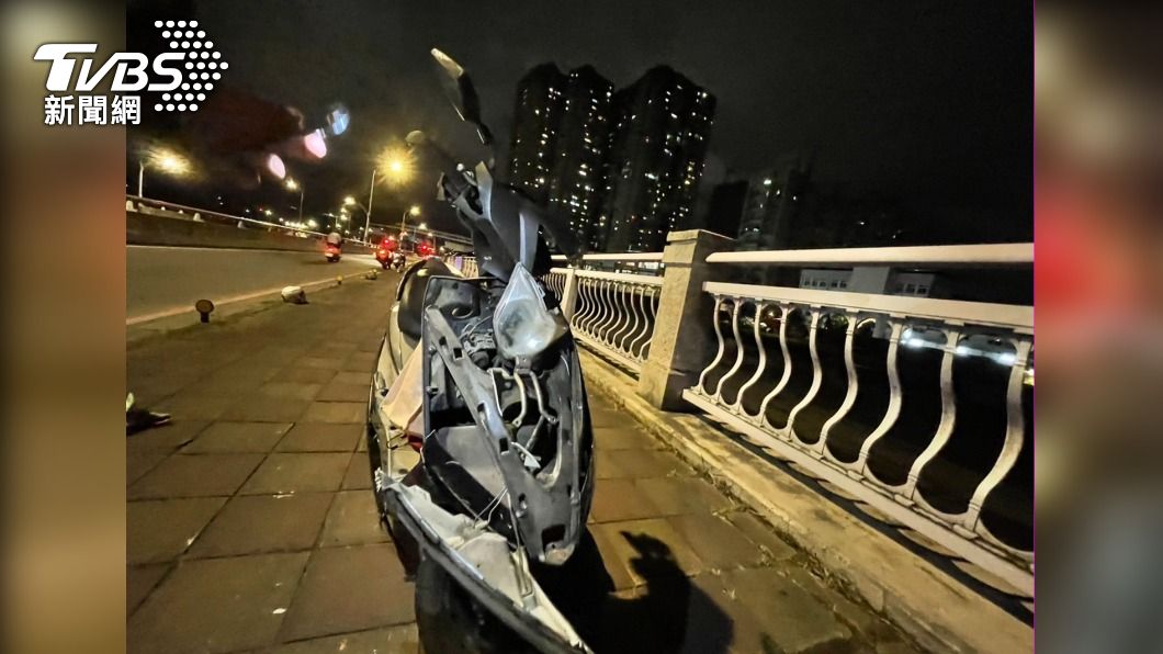 騎車載媽媽去購物!新北男追撞自摔機車 母噴飛重傷送醫