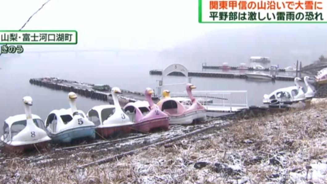 河口湖飄雪了 日本氣象廳:關東甲信山區可能下大雪