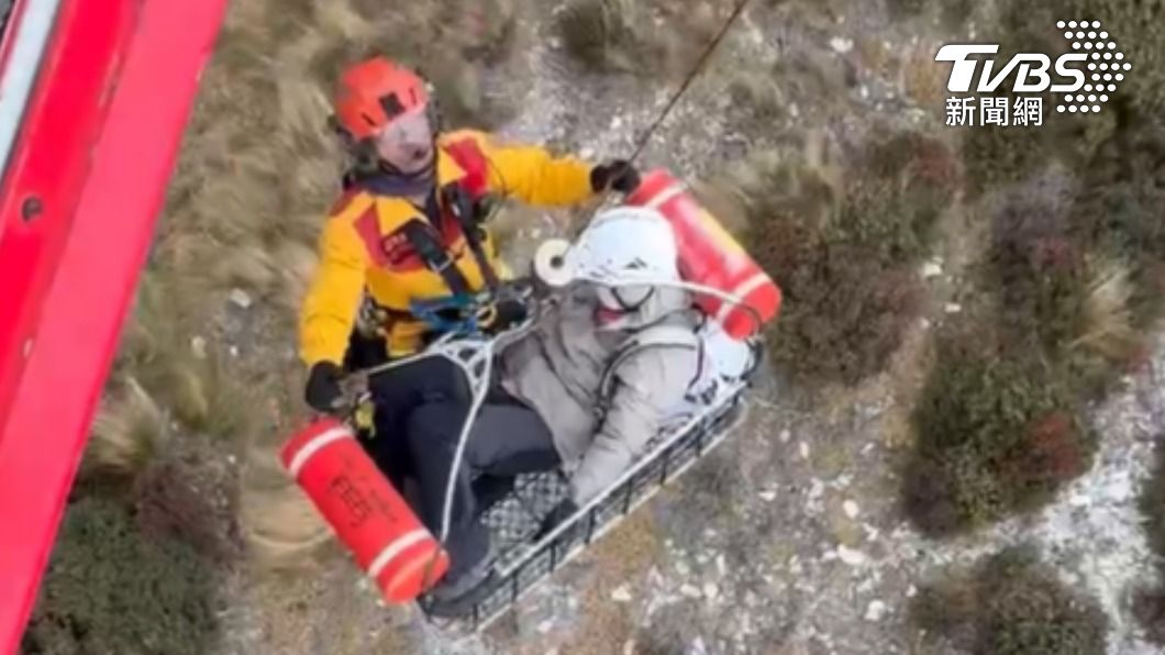 台東卑南主山49歲男嚴重嘔吐脫水 空勤出動直升機急救援