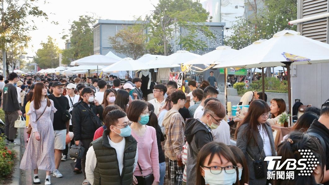 動以「台南的甜,遍地開花」為核心主軸,集結了近百家特色品牌共同參與。(圖/TVBS)