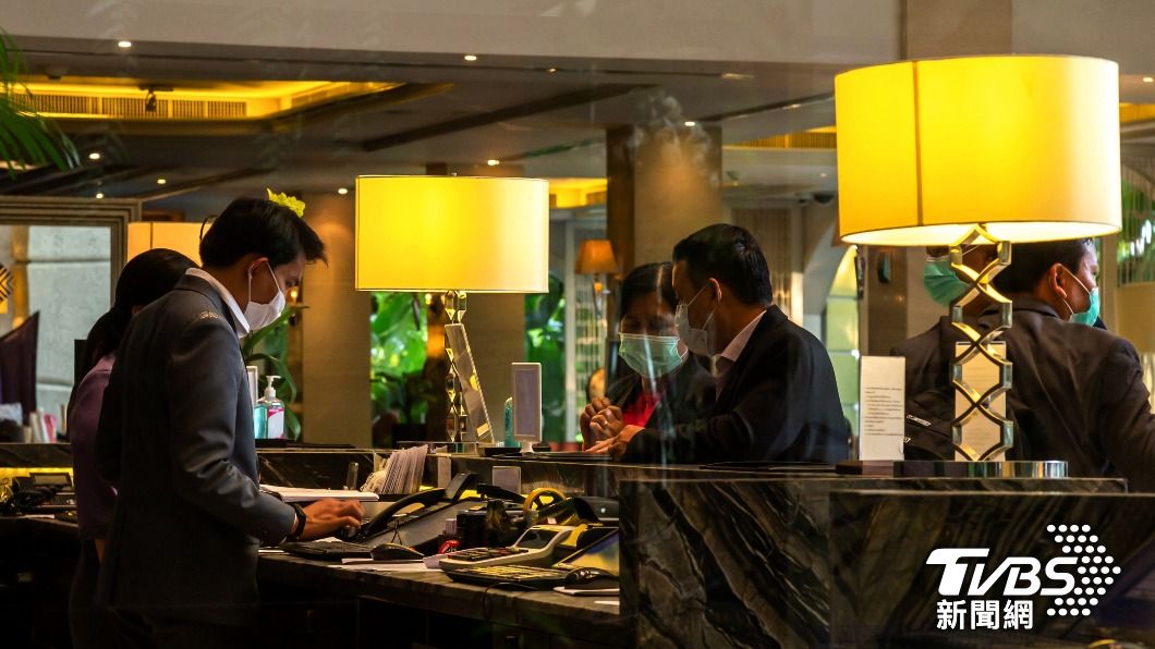 一名曾做過飯店櫃檯人員的網友,表示自己最害怕遇到客人問「為甚麼」。(示意圖/shutterstock達志影像)