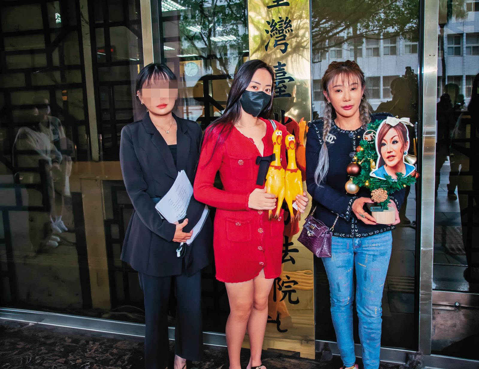 李珍妮因在飯局上罵人「做雞的」,引來王子苓(右)、李雅楹(左)上法院開告。(圖/翻攝自Chanel Linda臉書)