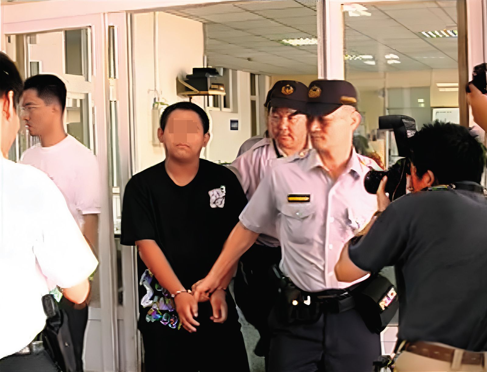 下手打死被害人的歹徒，向警方坦承犯案並供出主謀。（圖／東森新聞提供）