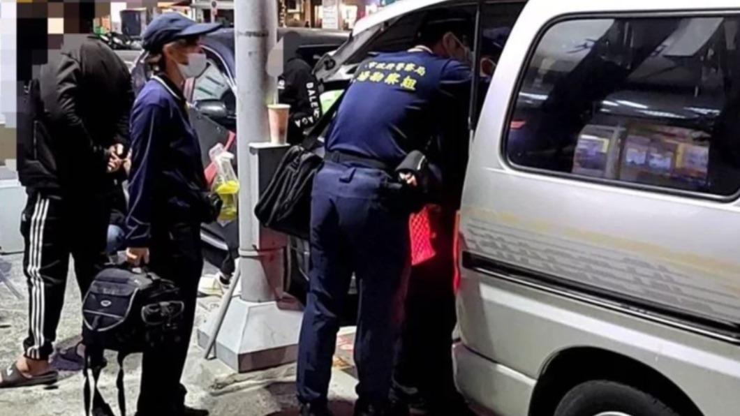 警方在現場發現臉盆。（圖／翻攝畫面）
