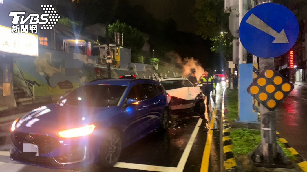 車輛受損嚴重。（圖／TVBS）
