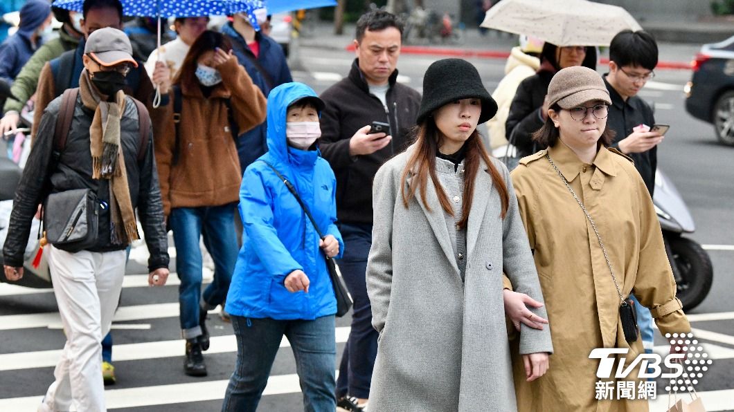 冷平流雲系出現了!「北部迎新一波降溫」 19縣市低溫特報