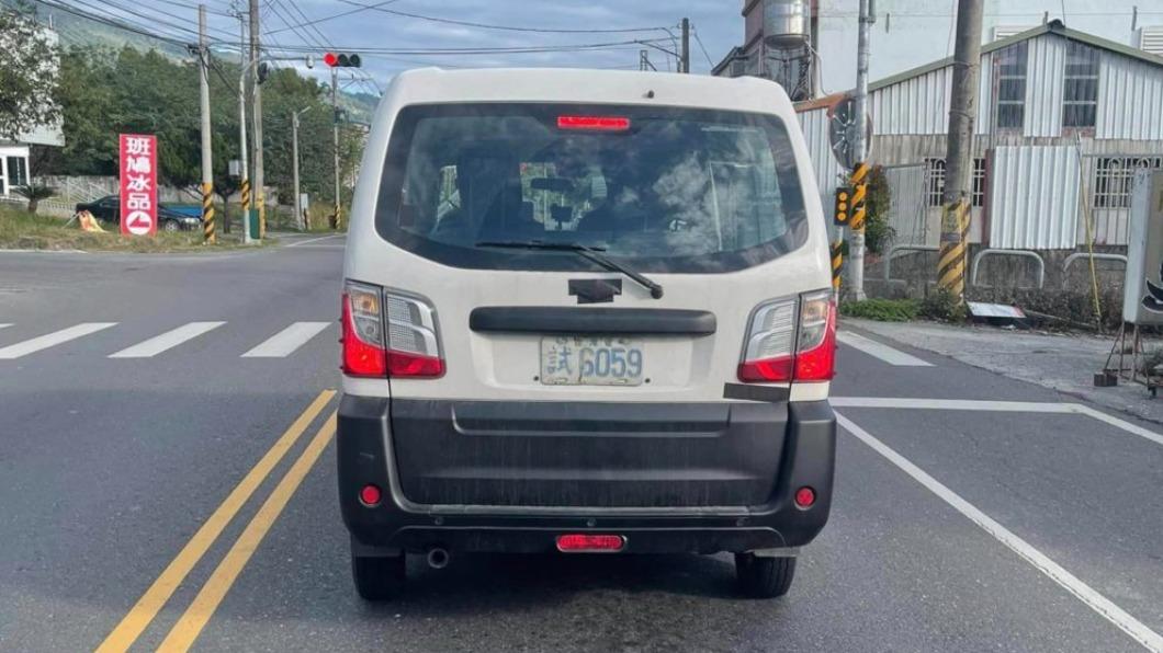網友捕捉到菱利測試車，發現除了車牌之外車身造型並無其他大更動。（圖／翻攝自臉書社團「路上觀察學院」）