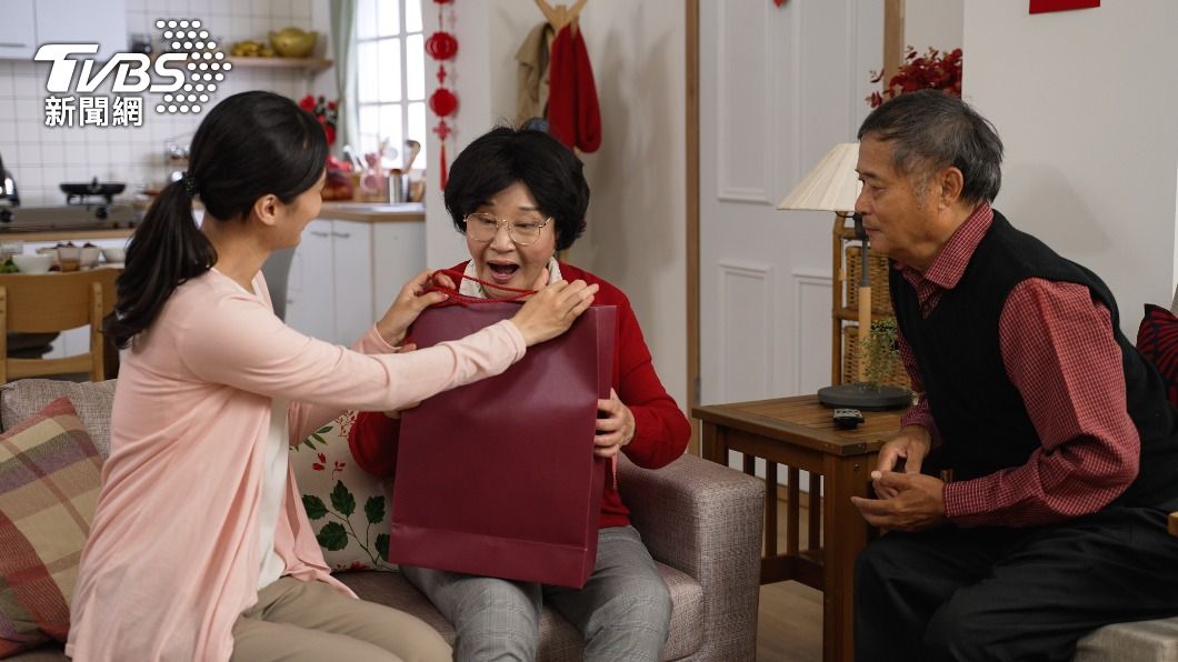 拜年怎送禮?他心虛「送超商禮盒會太懶嗎」 親友真實心聲曝