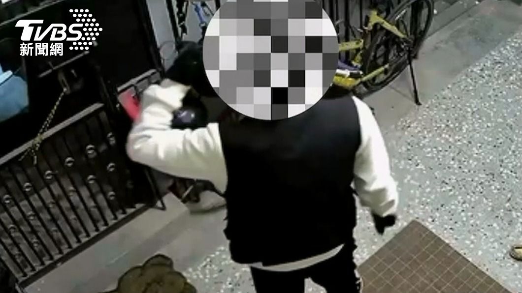 男子稱是為了保護公寓不被陌生人闖入才會開槍。(圖/TVBS)