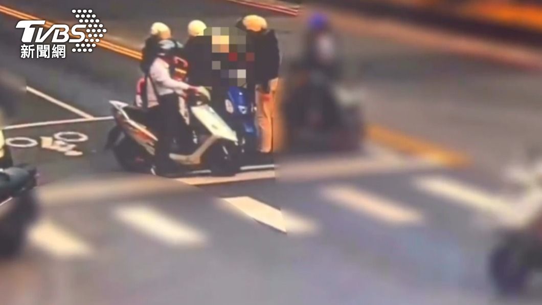 警方埋伏路口將廖男逮捕。（圖／TVBS）