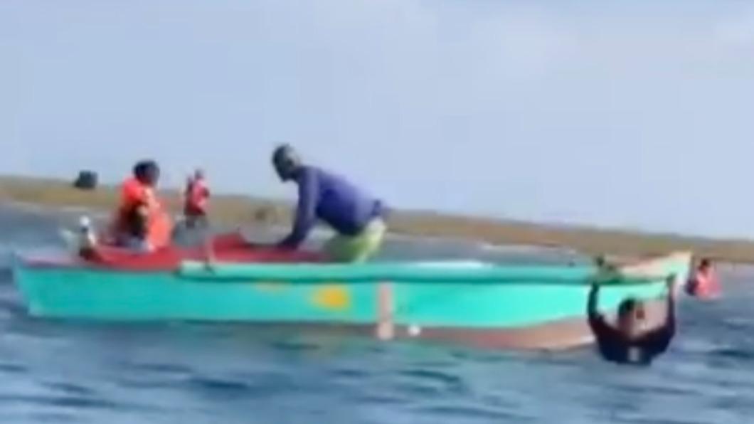 有片／菲律賓漁船遭陸海警追趕　還要求：漁獲放回海裡再走