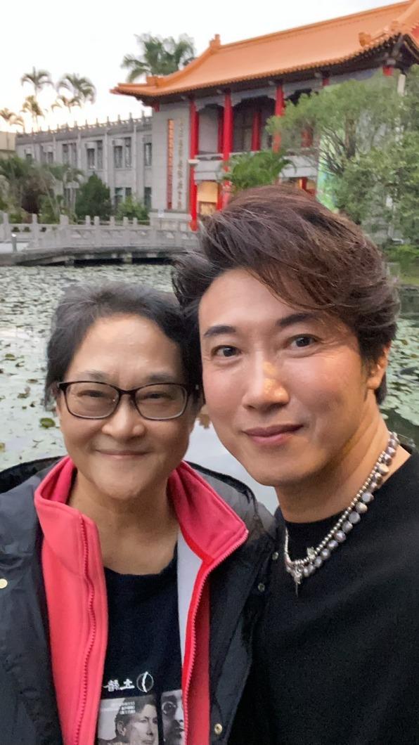 陳鴻老師現在變成同事。(圖/陳鴻提供)