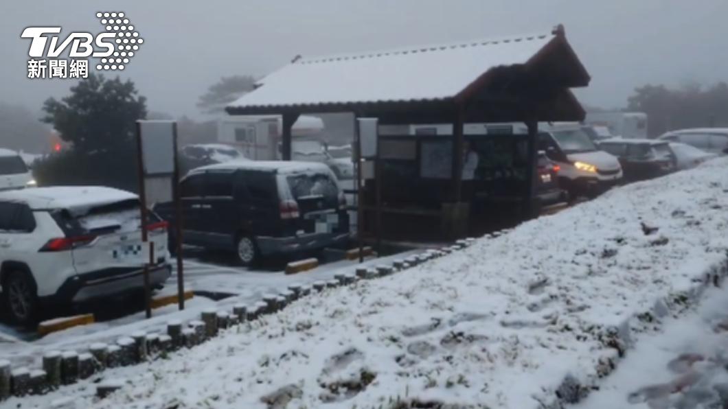 陽明山二子坪追雪快看!「車輛進管制點加掛雪鏈」 2服務站臨時閉館