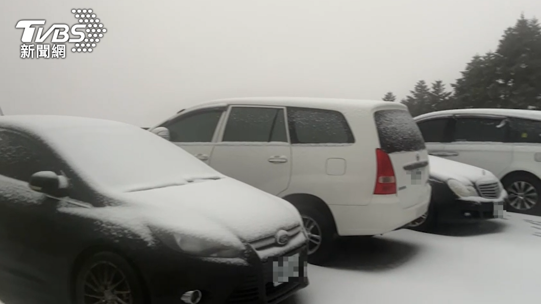 白雪覆蓋車頂。(圖/林業保育署南投分署提供)
