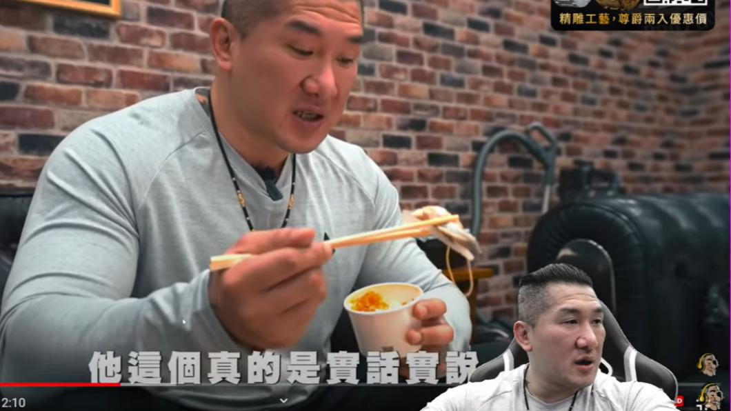 沒人相信館長吃蘿蔔絲? 他「親嗑橡皮筋」澄清智商沒問題