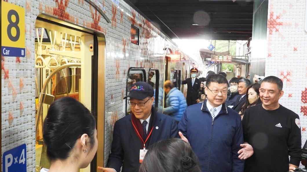 台鐵推出西拉雅號，卻被西拉雅族痛批是「一整個負面美學示範」。（圖／台鐵提供）