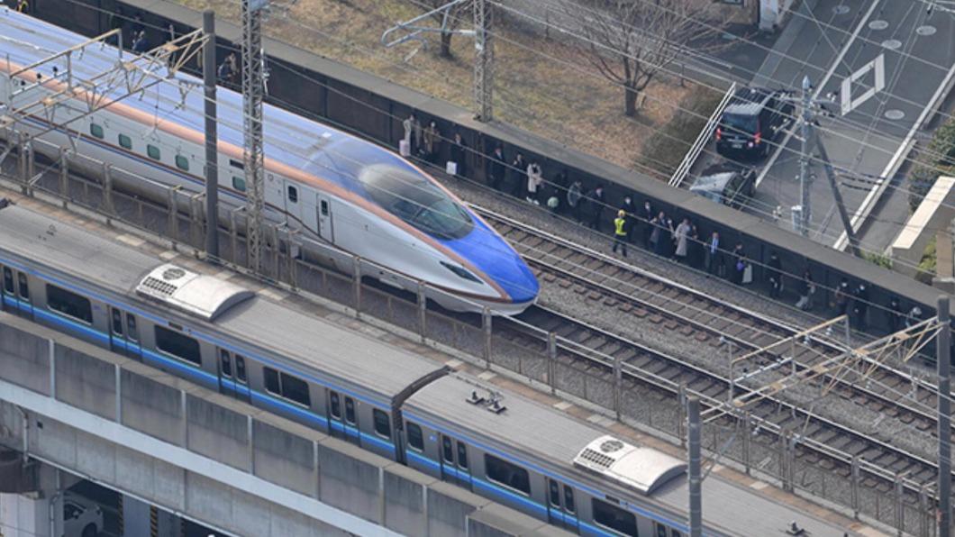 日本新幹線停電 北陸一列車全車359人一度卡高架軌道