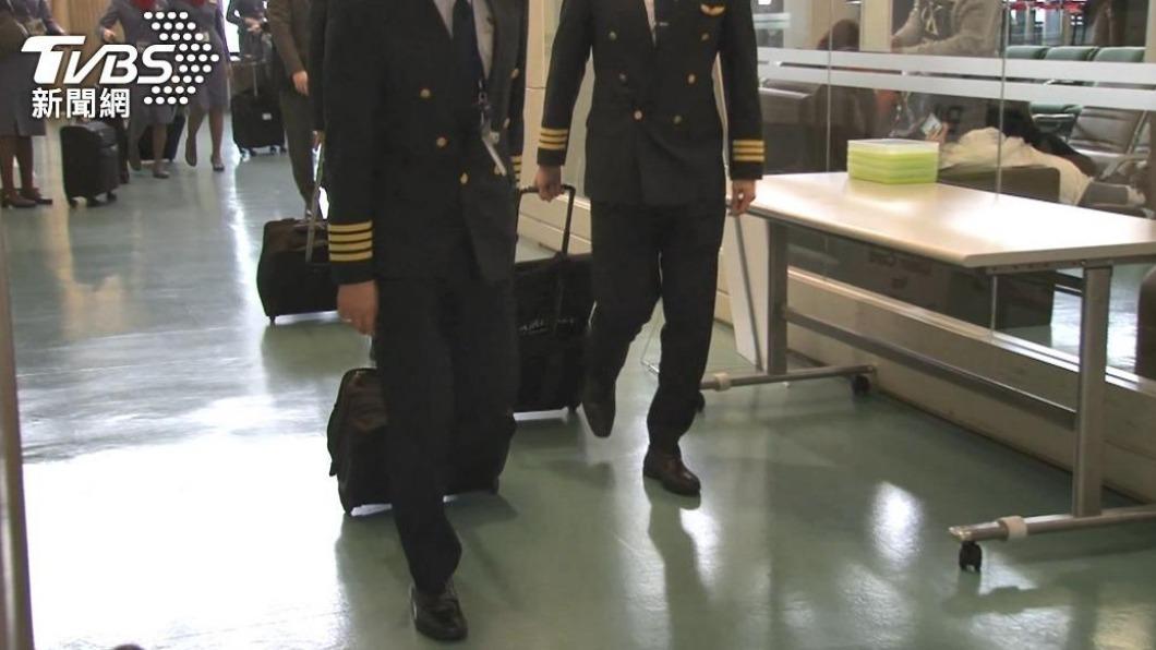 長榮航空關係企業工會理事長徐瑋鍠,在臉書表態「反對罷工」。(示意圖/TVBS)