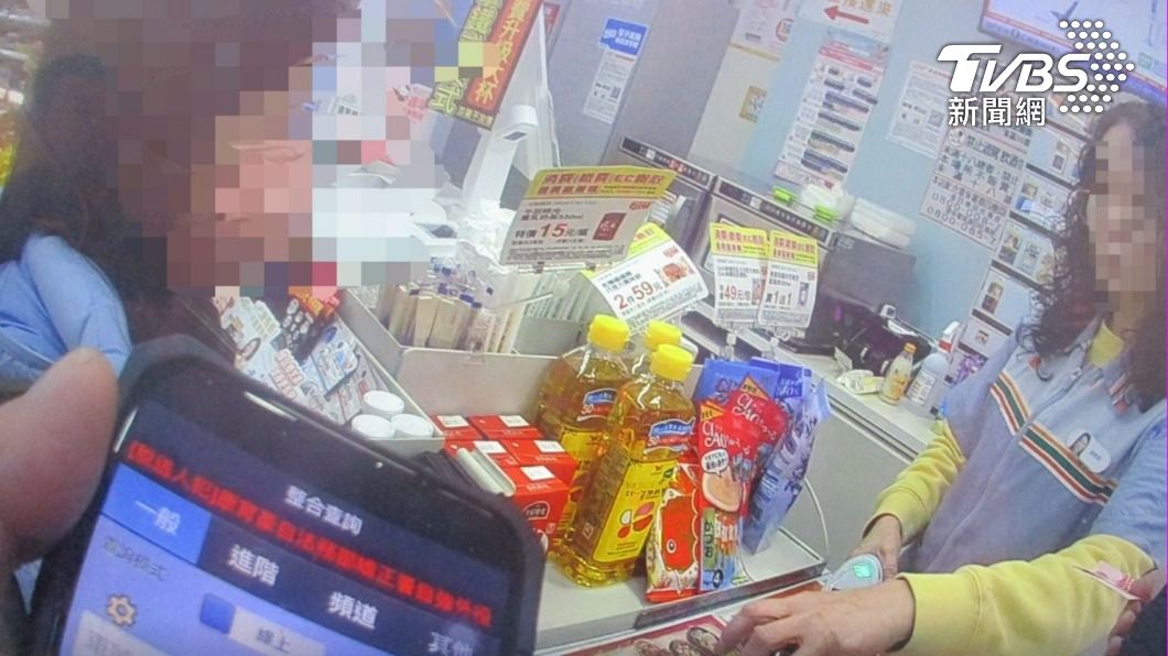 員警帶女童去買早餐。(圖/TVBS)
