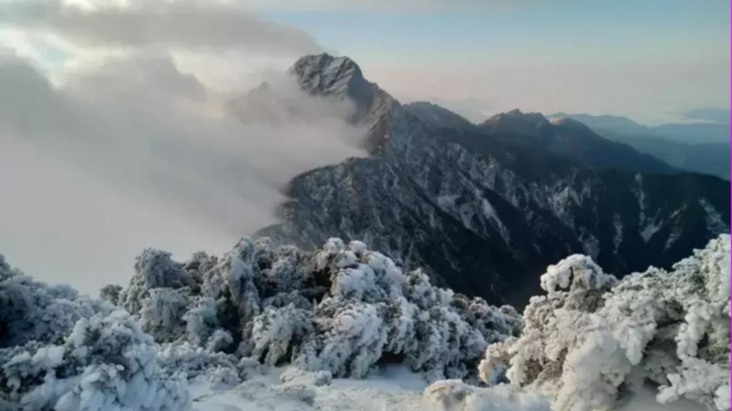 絕美!寒流冰凍玉山 「-11度」變身雪白世界