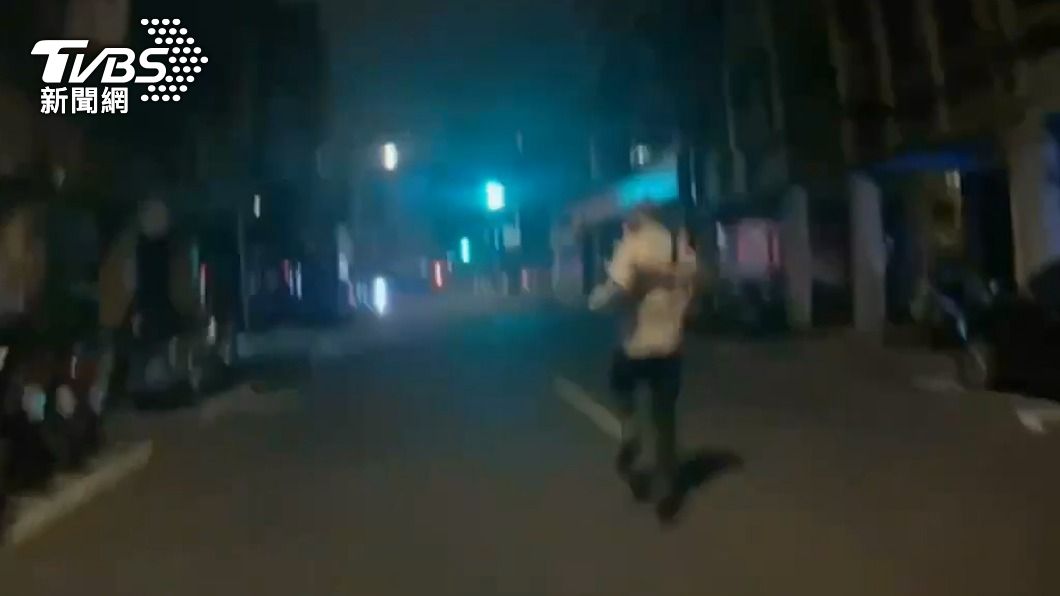 萬華男遭通緝又藏毒狂奔逃 警專實習生「超快腳步」捉住