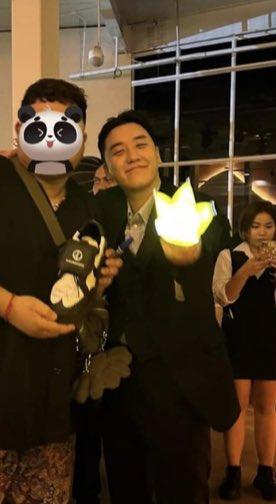勝利拿起BIGBANG的皇冠首登。(圖/翻攝自theqoo)