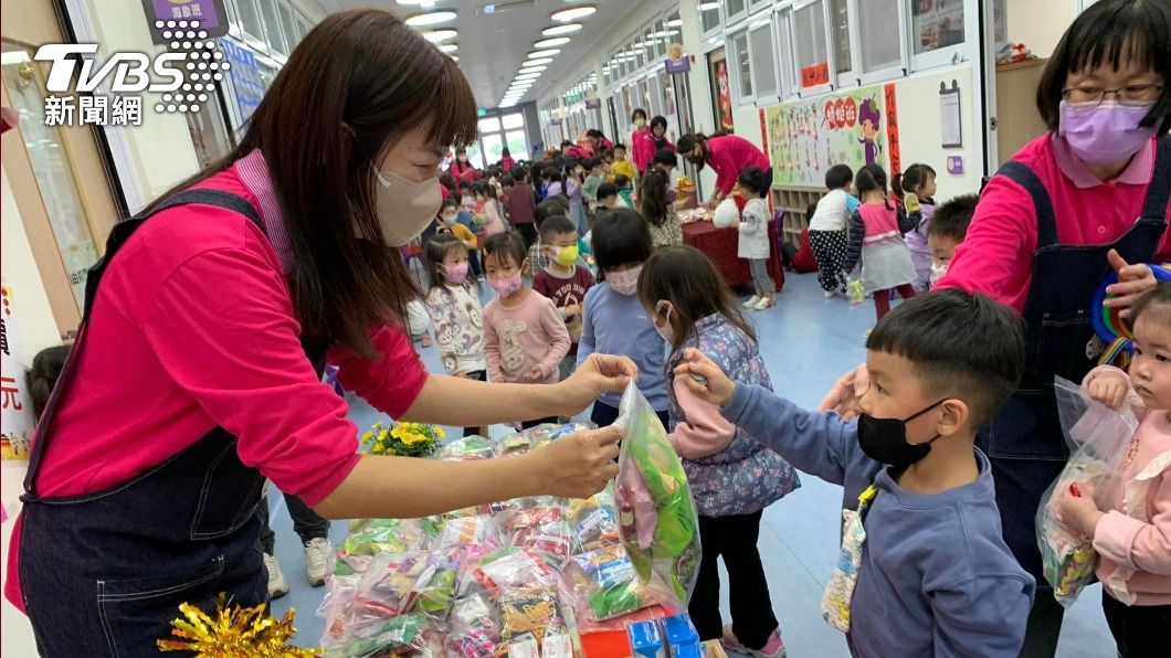 小孩版年貨大街開賣 大村上百幼兒體驗買年貨