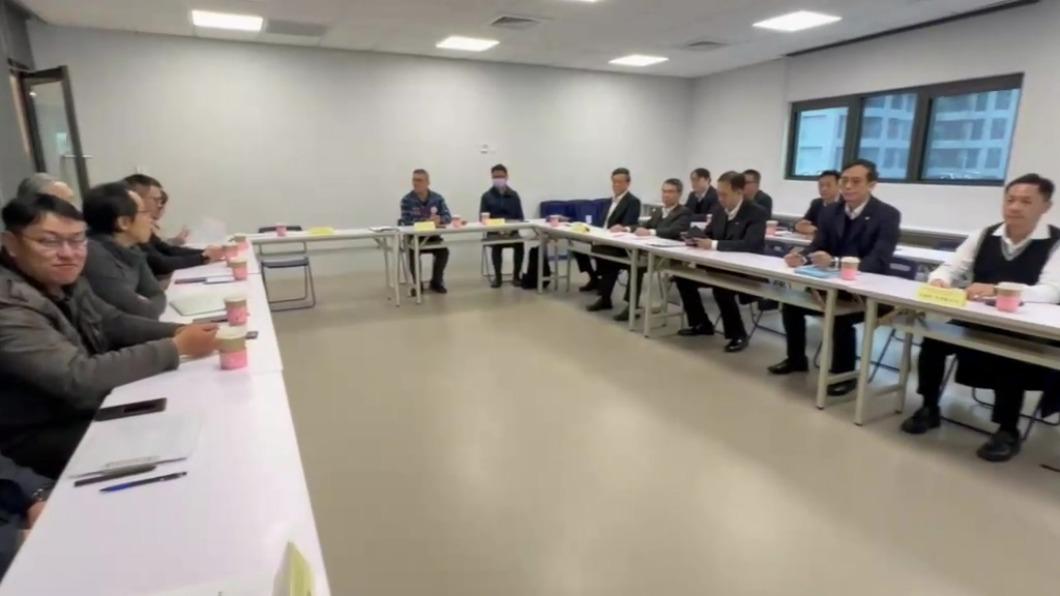 桃園市勞動局今(24)機師工會、長榮航空及勞動部、交通部、民航局再開協調會。(圖/TVBS)