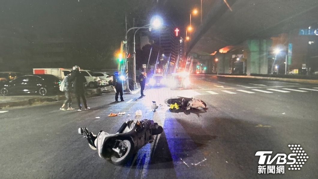 警消到場後立即將兩人送醫治療，但兩人對事發當下的描述卻說法不同。（圖／TVBS）