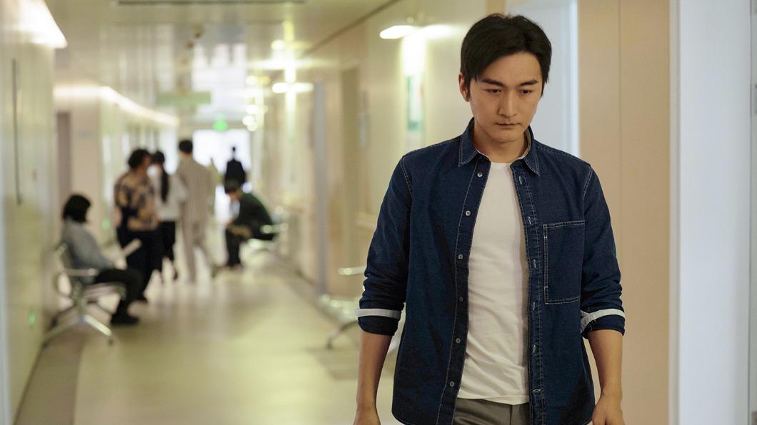 性格男星宋洋飾演鍾楚曦老公秦峰,劇中出軌大5歲主管。(圖/iQIYI提供)