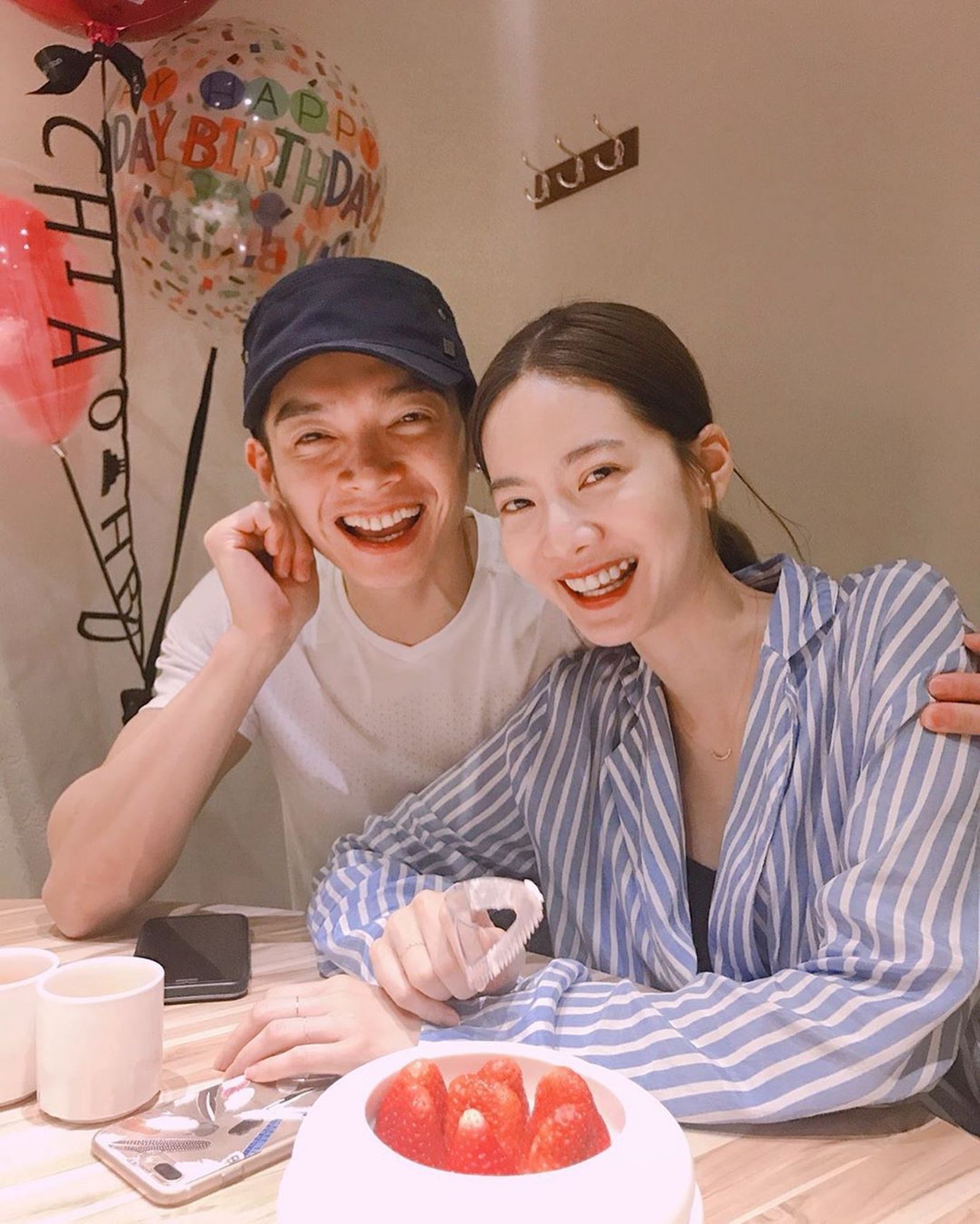 曾之喬(右)、辰亦儒(左)2020年宣布結婚喜訊。(圖/翻攝自曾之喬IG)