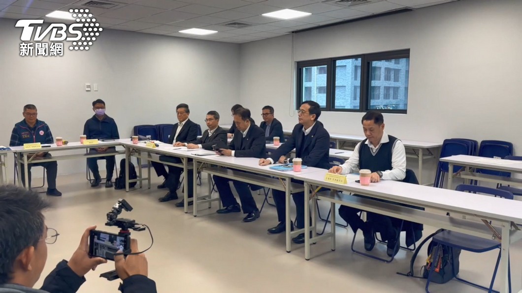 長榮勞資協商僅同意「外站早餐免費」 工會:明討論罷工時程