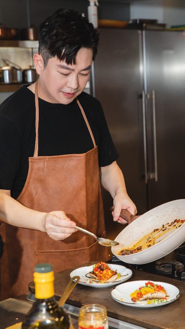 李明川擅長料理美食。(圖/產值娛樂提供)