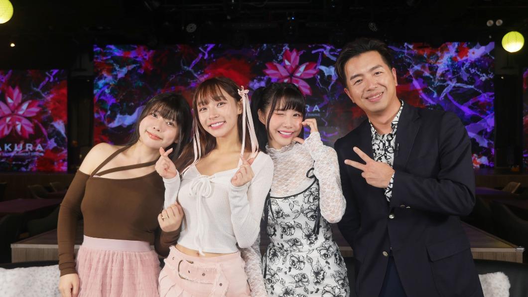 林襄(左二)、莉奈(左)、鄭偉柏(右)、筠熹。(圖/MOMOTV提供)