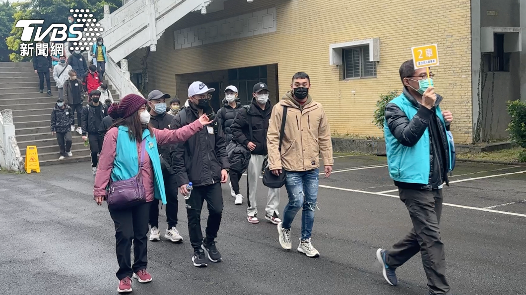 役男薪資「未達基本工資」 遭轟:寧願人生黑白也不願迷彩