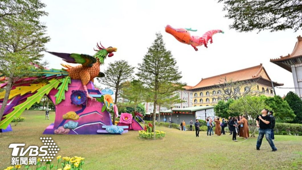 20公尺祥龍飛舞 佛光山春節平安燈法會4大展區亮點搶先看