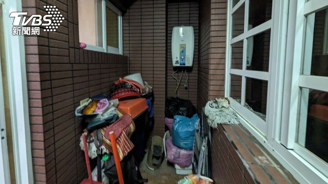 水器裝設於2樓後側陽台屬於關閉狀態。（圖／TVBS）