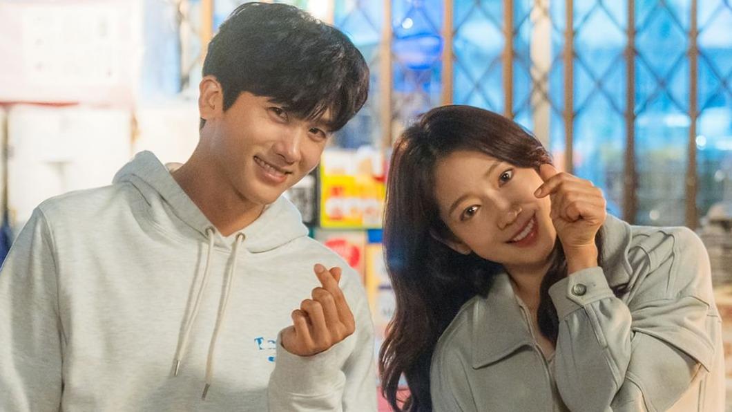 朴信惠搭檔朴炯植出演《低谷醫生》。(圖/翻攝自IG@jtbcdrama)