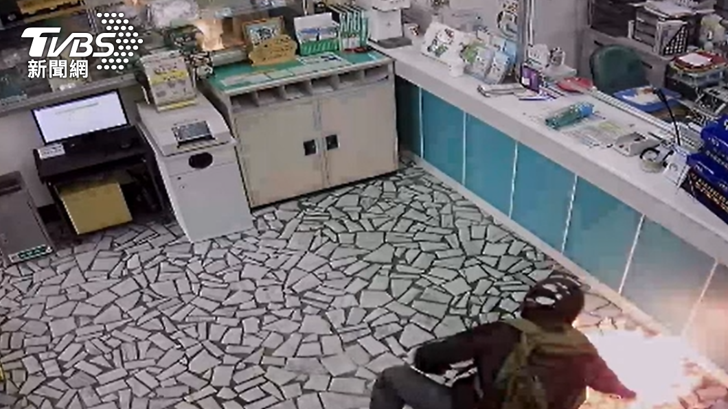 快訊/欠債持柴刀搶劫炸毀清水郵局 南投賓士男遭起訴
