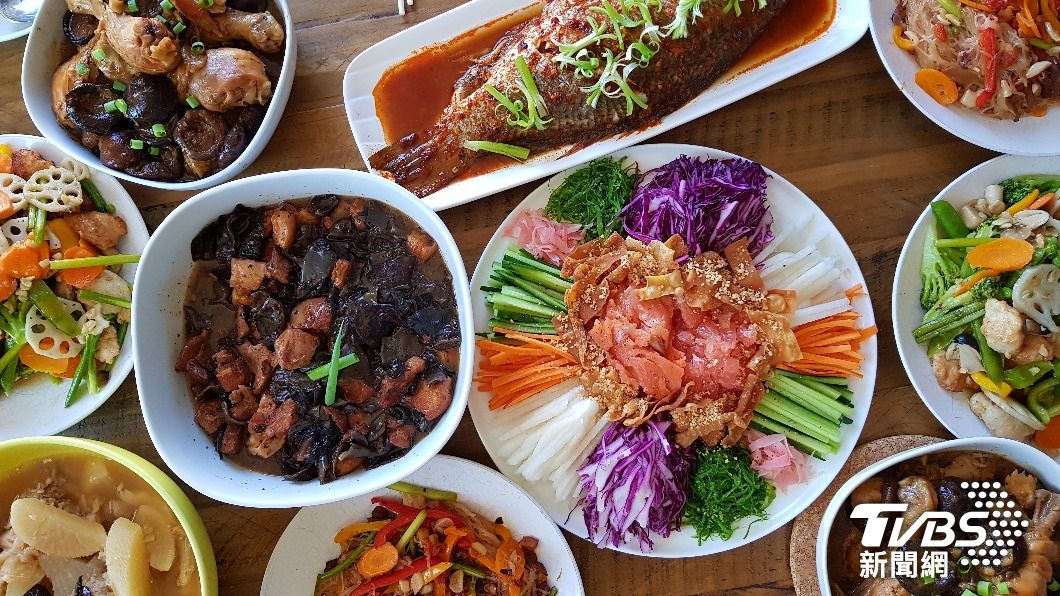 宅配年菜需避免反覆解凍、冷凍,以免影響食品安全與品質。(示意圖/shutterstock達志影像)