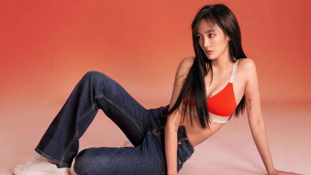 王淨秀極限尺度！脫到「剩Bra」　完美胴體粉絲凍未條：我要死了