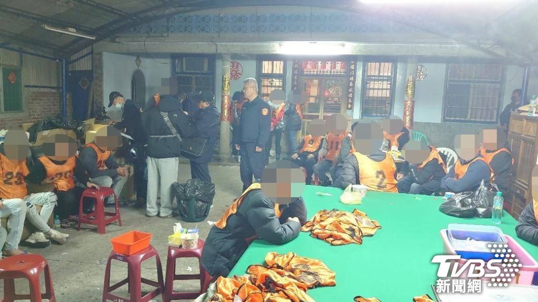 台南荒廢三合院內藏天九牌賭場 27名賭徒凌晨被逮正著