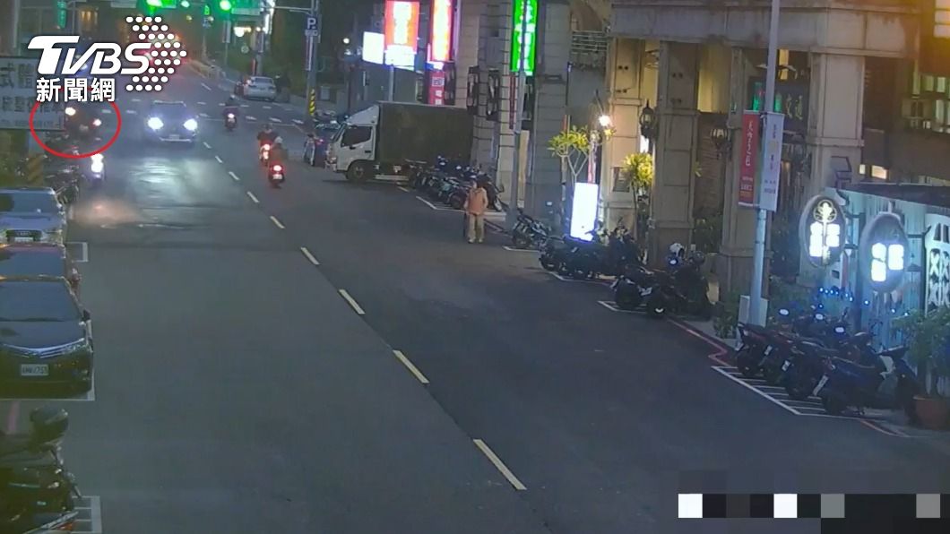 監視器拍下撞擊瞬間。(圖/TVBS)