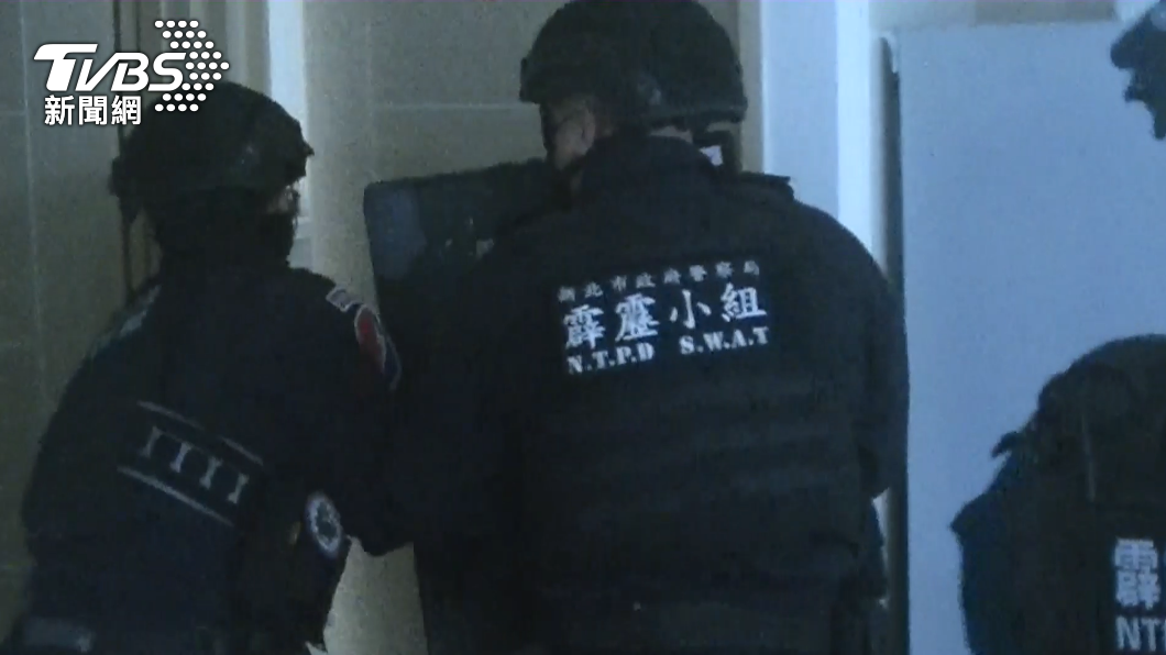 警方攻堅竹聯幫齊天會據點,逮捕全數幹部、成員。(圖/TVBS)