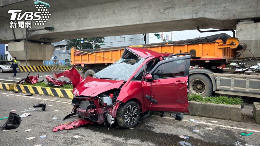 快訊/4同事去吃尾牙慘遇死劫 遭砂石車撞噴釀3死1重傷
