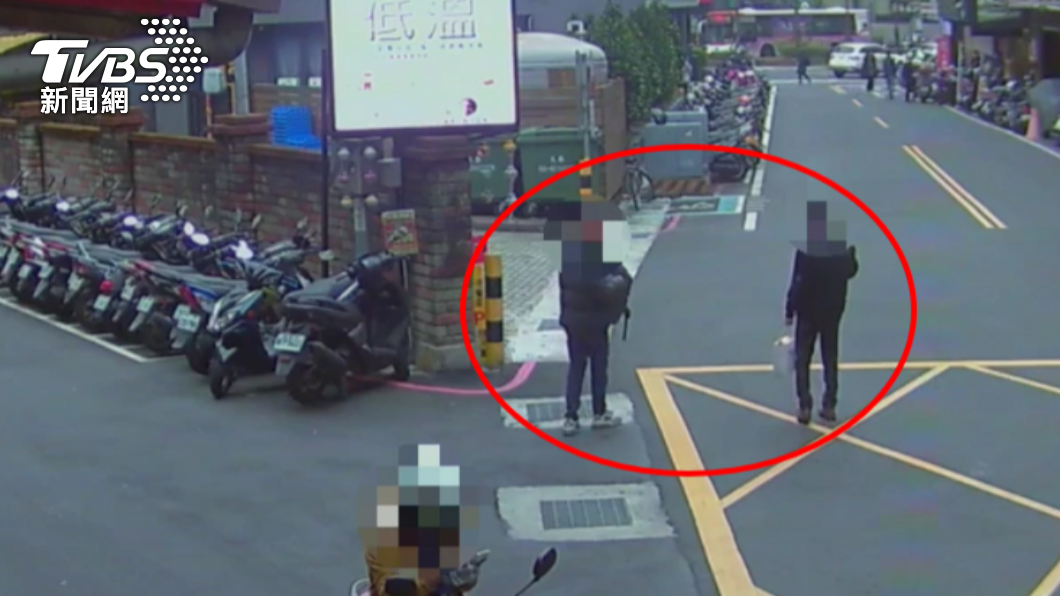雙方相約面交,便衣員警埋伏在旁。(圖/TVBS)